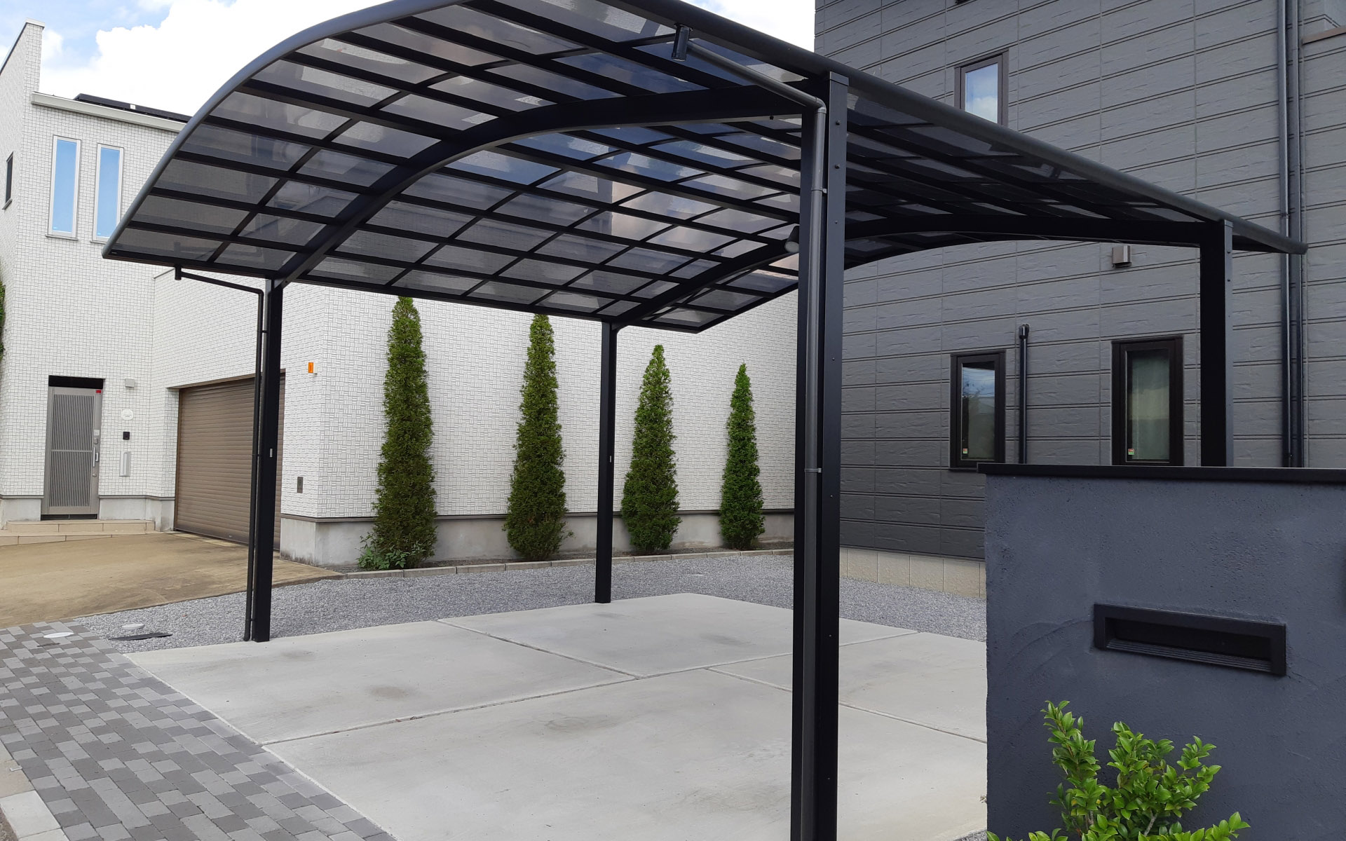 暮らしを快適にするカーポート・デッキ・テラス屋根